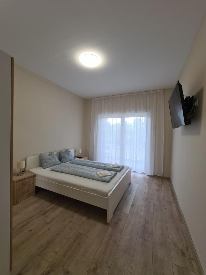 Oet Fenyo Apartmanhaz Siofok Exterior photo